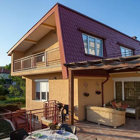 Omnia Holiday home